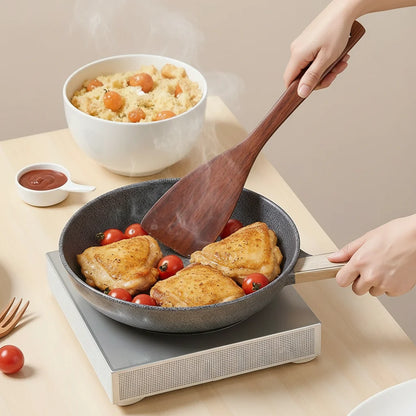 Wooden spatula non-stick pan - heat-resistant and scratch-free, perfect for stir-frying, sauces and scrambled eggs, kitchen acce