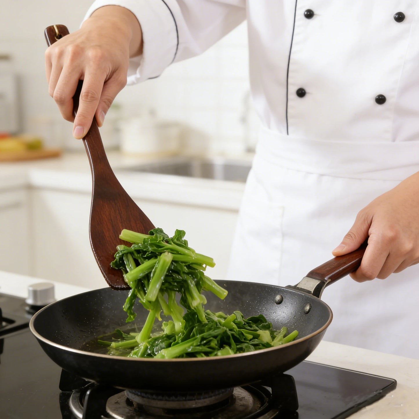 Wooden spatula non-stick pan - heat-resistant and scratch-free, perfect for stir-frying, sauces and scrambled eggs, kitchen acce