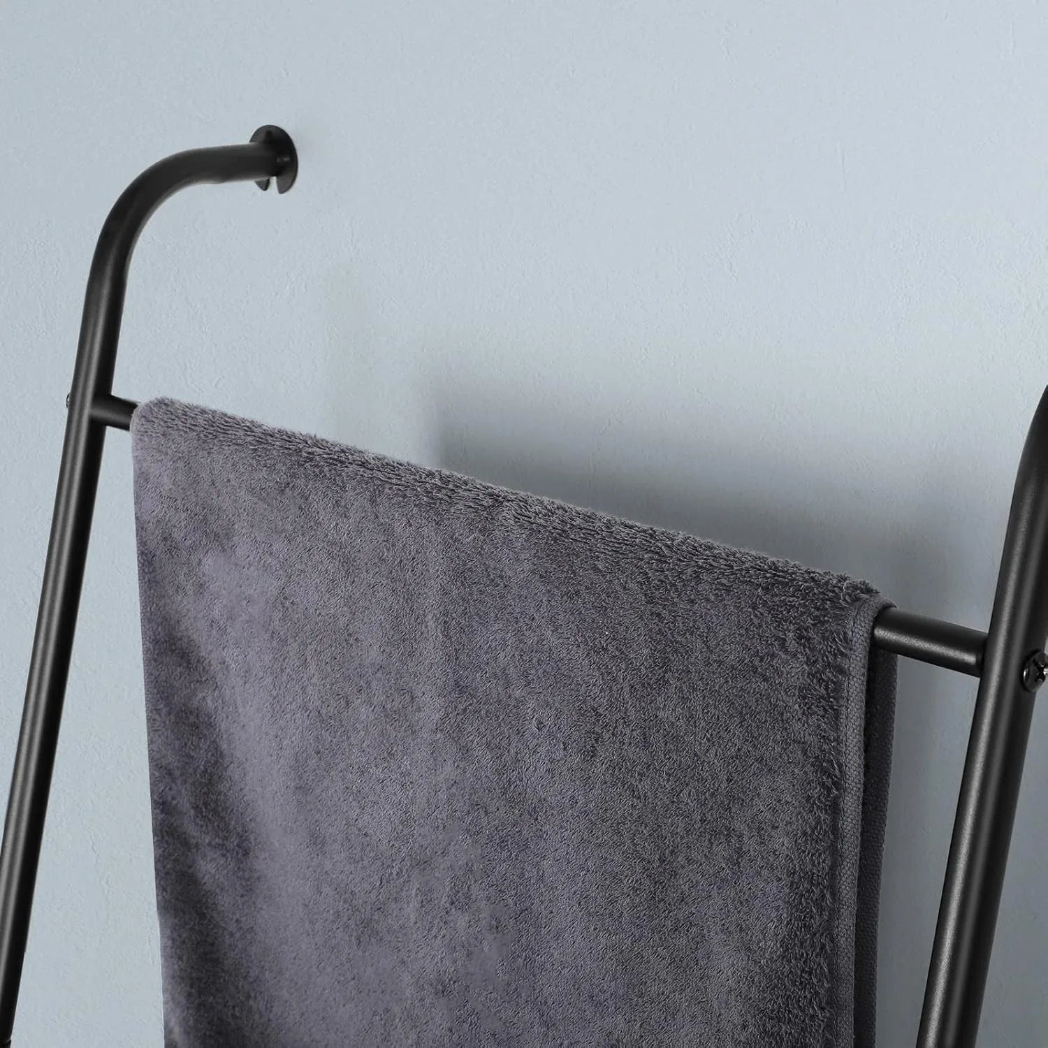 Blanket or Towel Ladder - DailyBasicNeeds.com