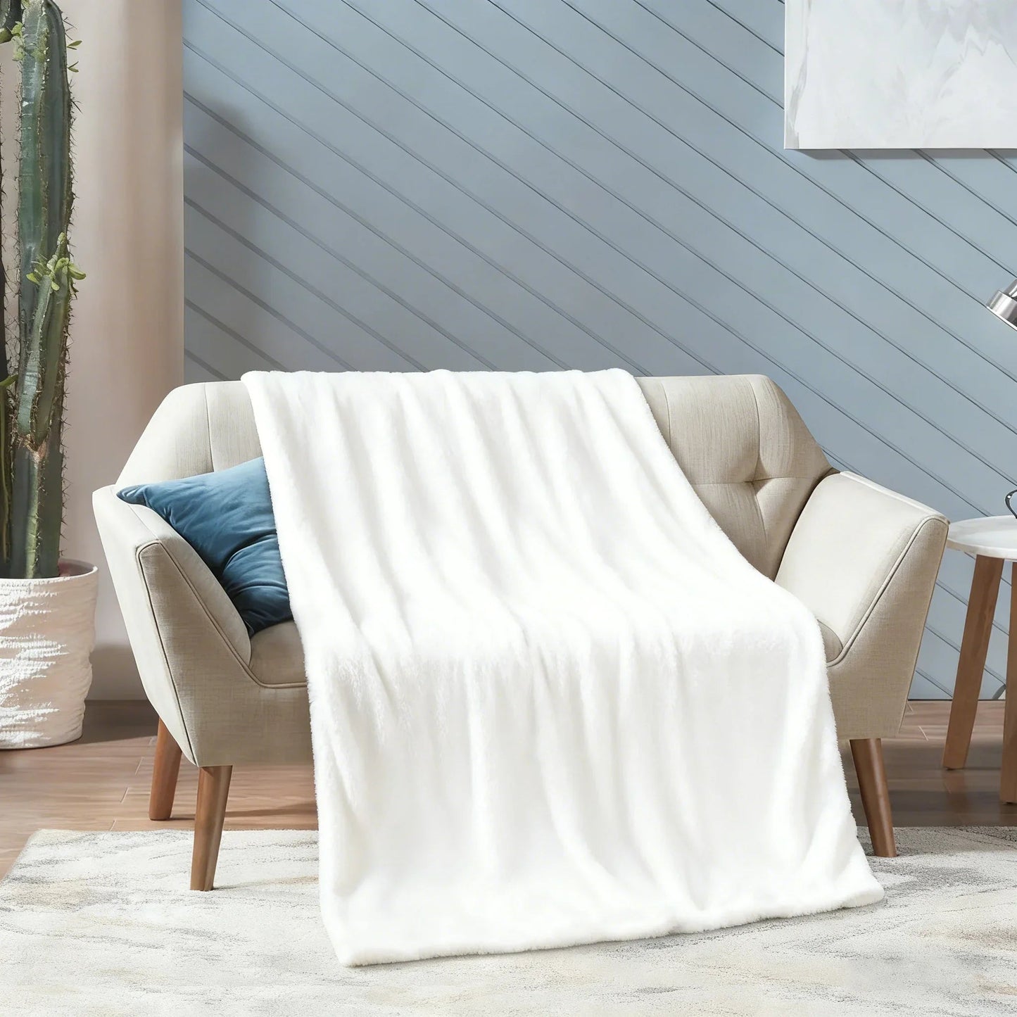 Flannel Warm Nap Throw - DailyBasicNeeds.com