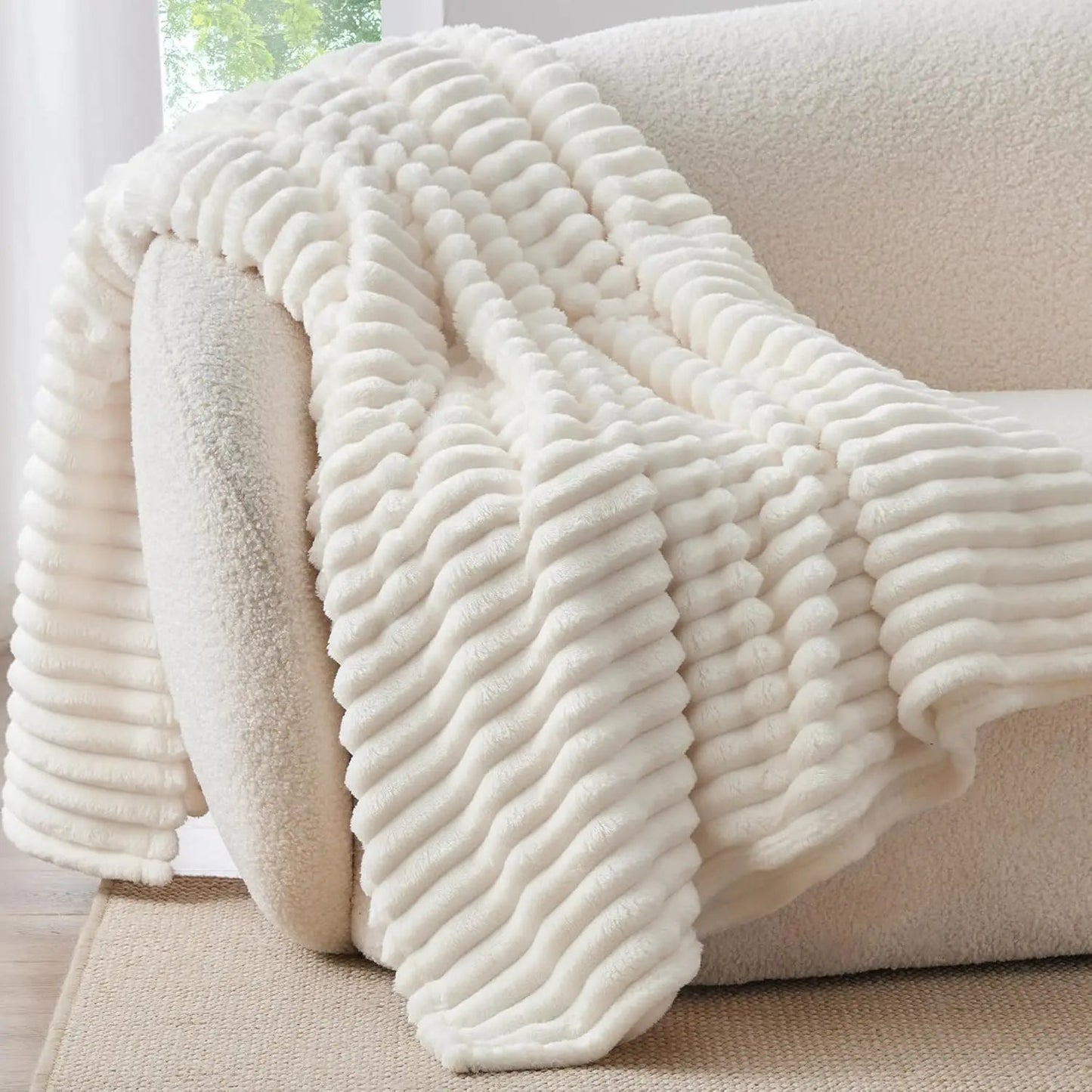 Lightweight Blankets - DailyBasicNeeds.com