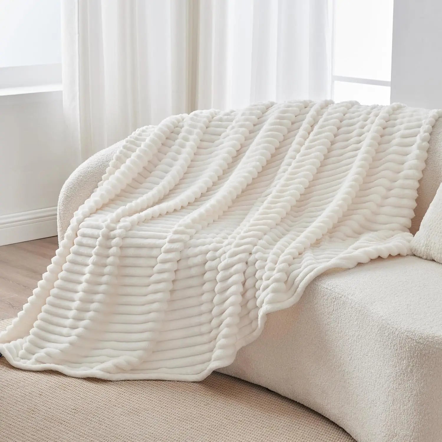 Lightweight Blankets - DailyBasicNeeds.com