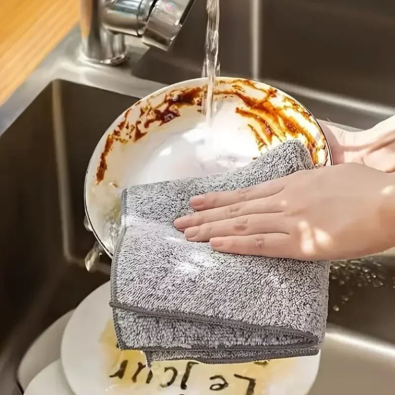 Microfiber Cleaning Cloths - DailyBasicNeeds.com