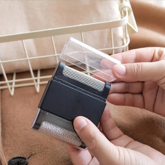 Portable Mini Lint Rollers - DailyBasicNeeds.com