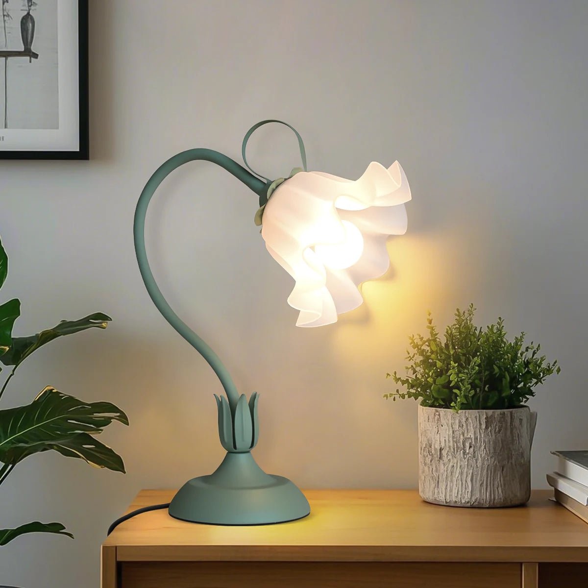 Vintage bedside lamp - DailyBasicNeeds.com