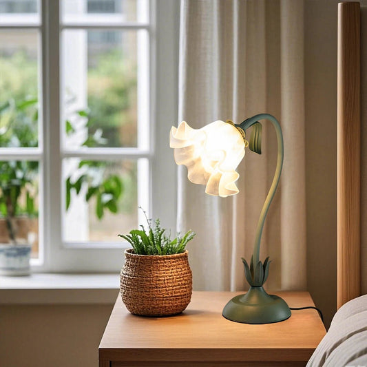 Vintage bedside lamp - DailyBasicNeeds.com