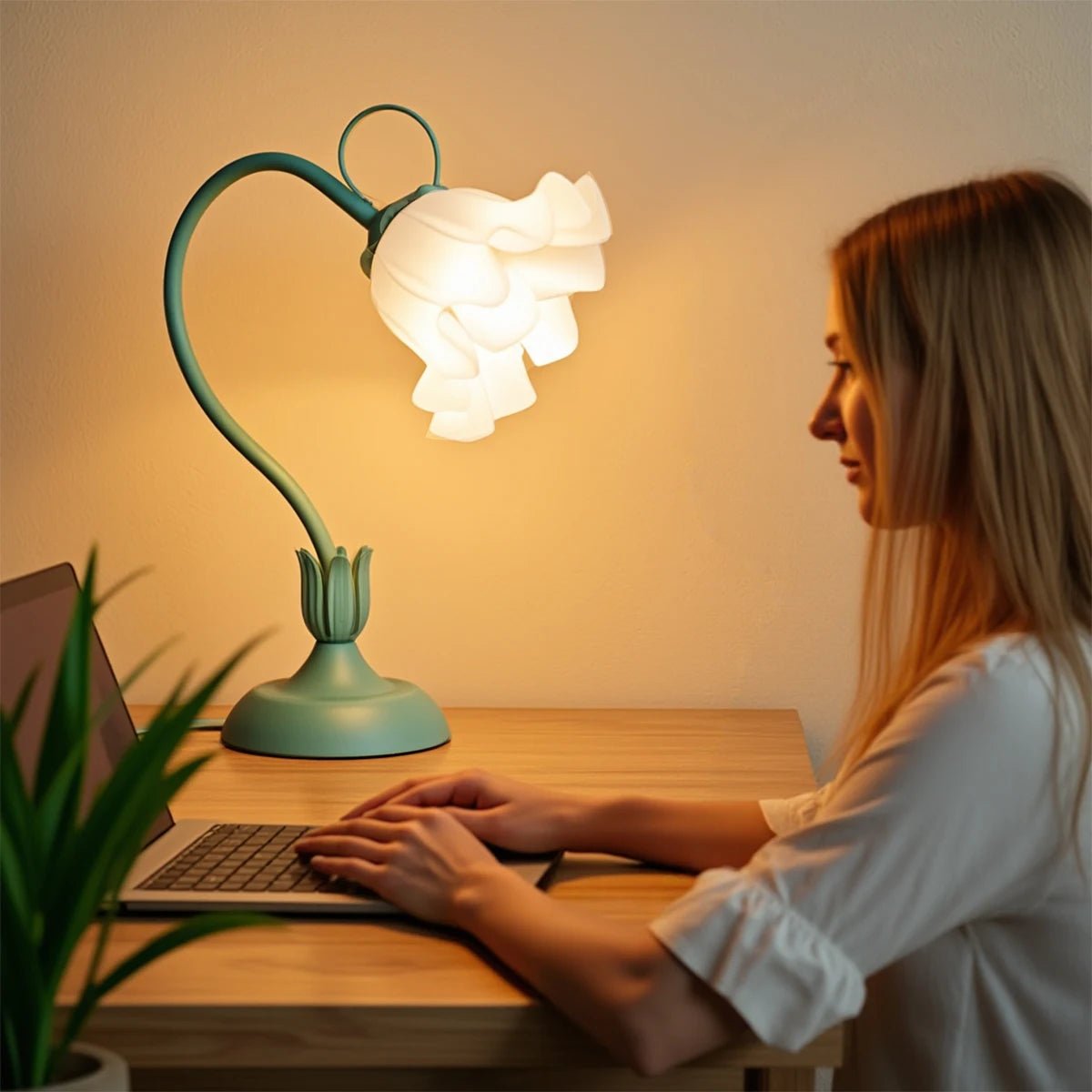 Vintage bedside lamp - DailyBasicNeeds.com